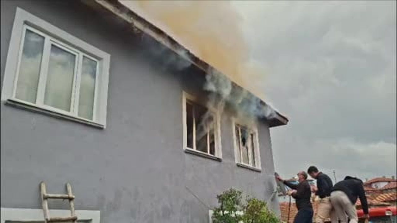 Seyitgazi'de Ev Yangını: Can Kaybı Yok, Ev Kullanılamaz Hale Geldi