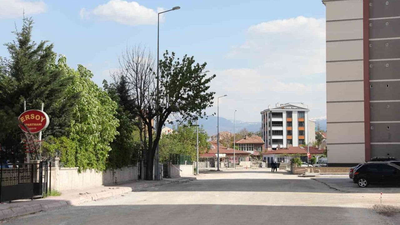 Seyrani'ye yeni yaşam: Yollar, otopark ve yeşil alanlarla çevre düzenlemesi başladı