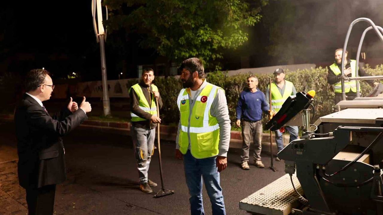 Siirt'te Asfalt Seferberliği: Gece Boyu Süren Serim Çalışmaları