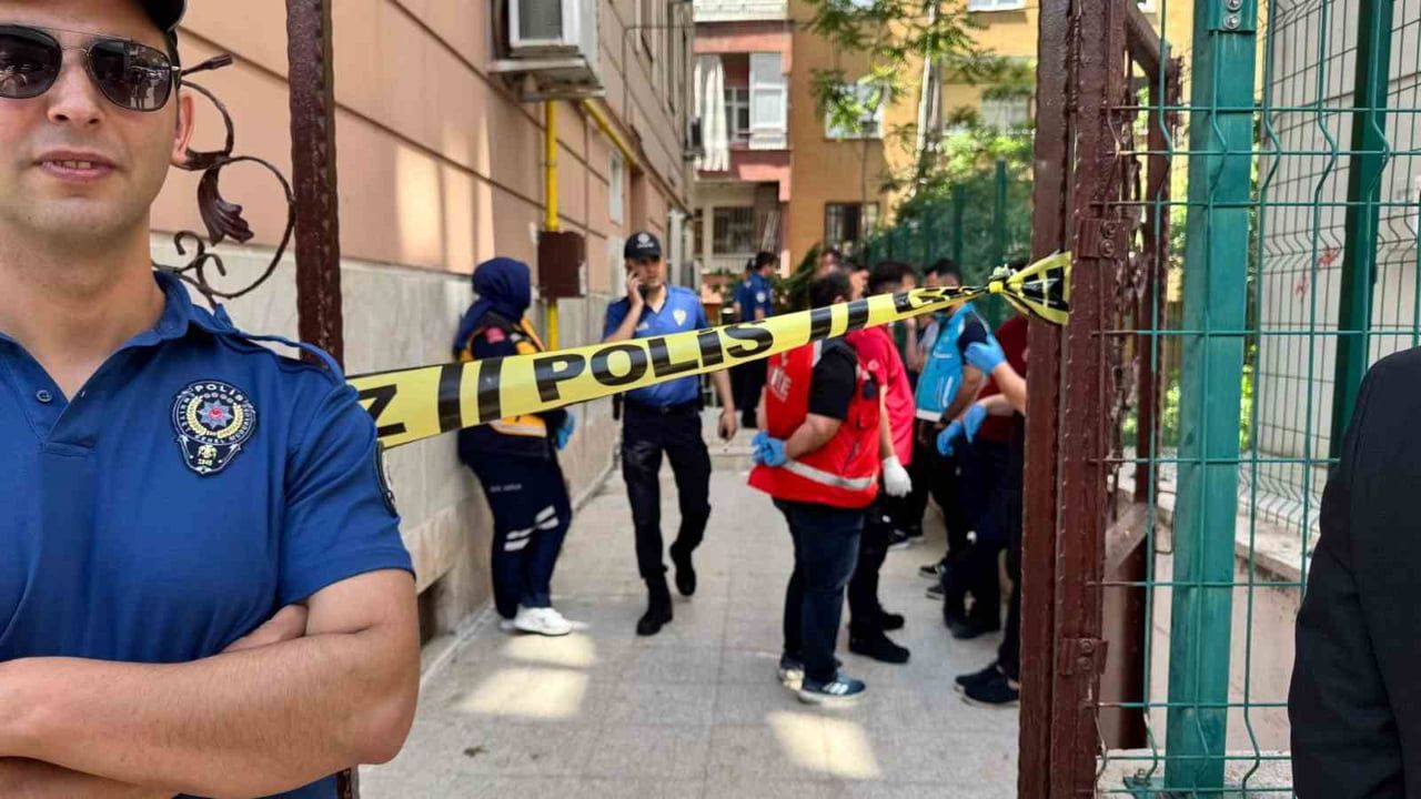 Siirt'te bayram temizliği sırasında pencereyi silerken 5’inci kattan düşen kadın yaşamını yitirdi