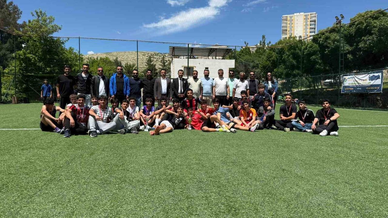 Silvan Mesleki ve Teknik Anadolu Lisesi'nde 'Maarifin Kalbinde Marifetli Gençlik' Futbol Turnuvası Finali Tamamlandı