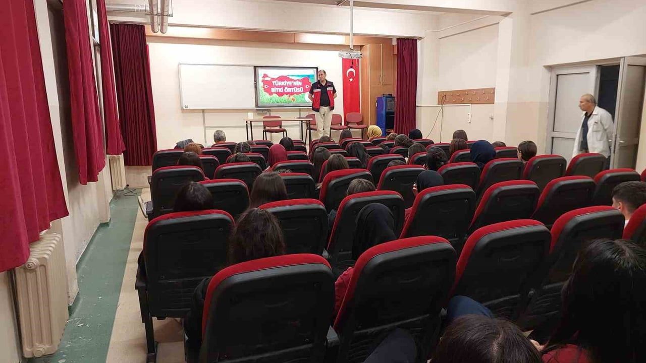 Simav'da Gülizar Eren Lisesi Öğrencilerine Doğa ve Tarım Eğitimi