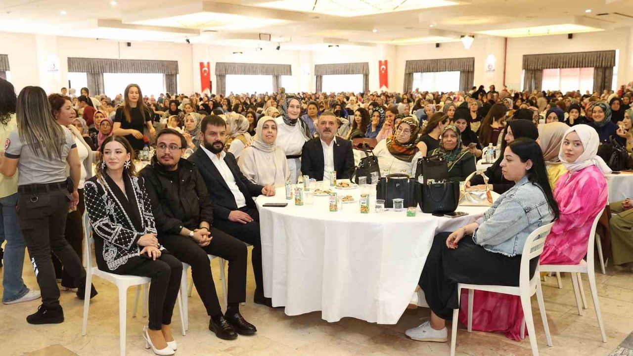Sincan Belediyesi 10 Mayıs Anneler Günü'nü Tuğçe Kandemir Konseriyle Kutladı