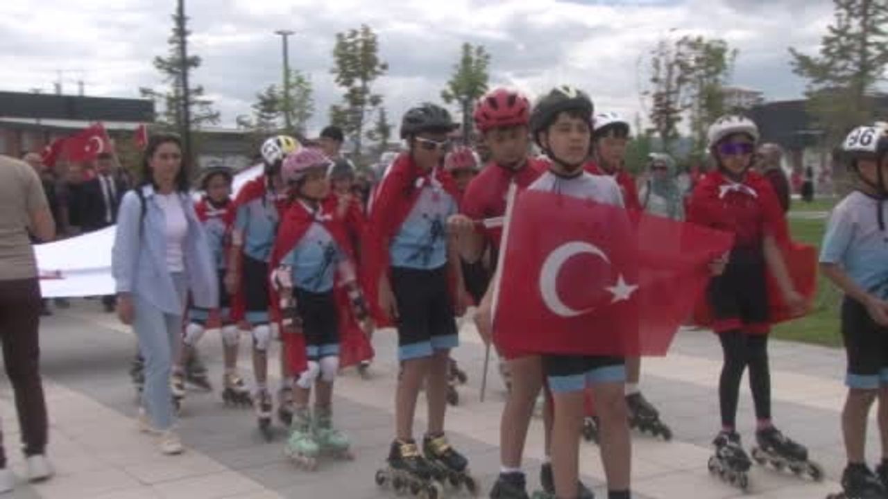 Sincan'da 19 Mayıs Gençlik Festivali kortejle başladı; JÖH'ün Üzüm Salkımı gösterisi beğeni topladı