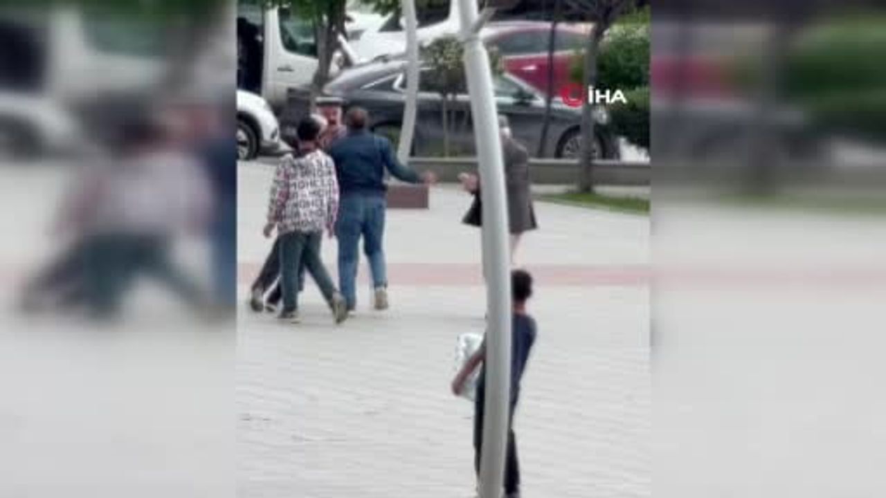 Sincan Kent Meydanı'nda İki Yaşlı Arasında Fiziksel Çatışma