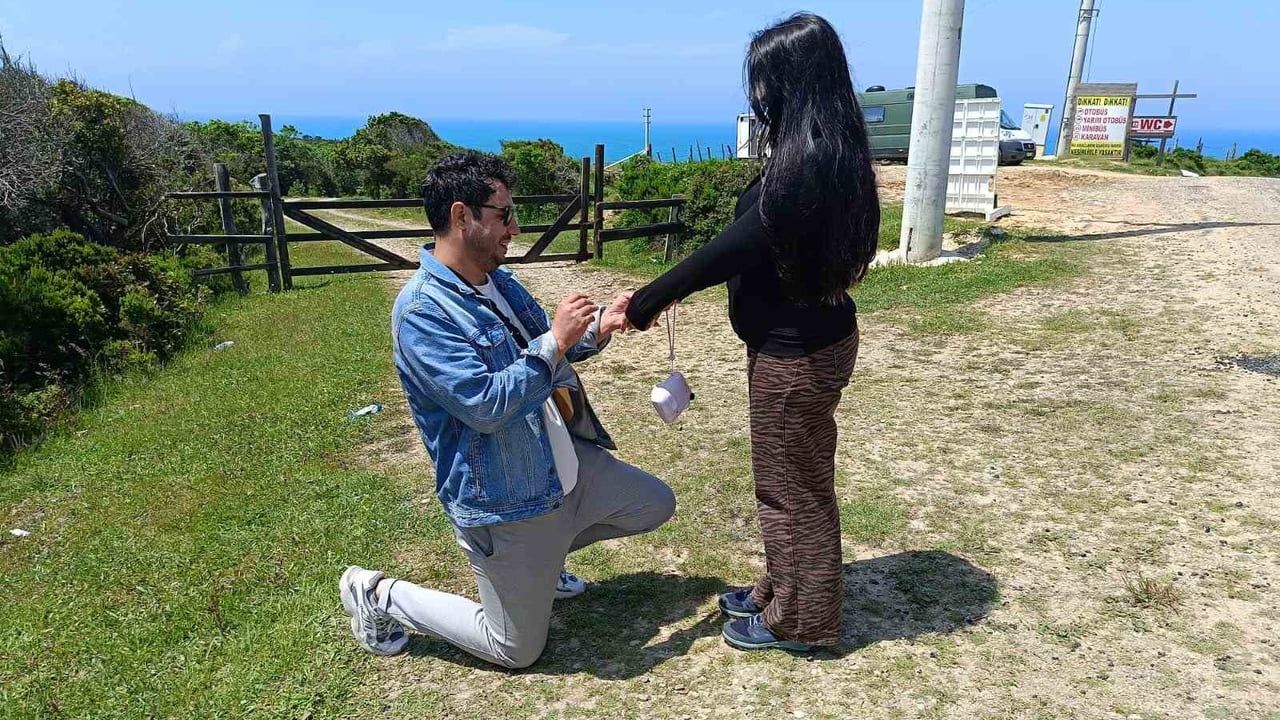 Sinop İnceburun'da romantik evlilik teklifi: Melih Çelik'ten Tuvana Eroktay'a 'Evet'