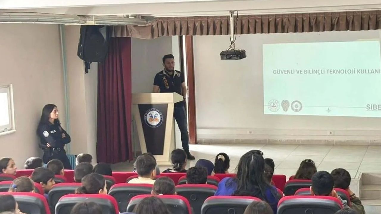 Sinop Saraydüzü'nde Öğrencilere SİBERAY Siber Farkındalık Eğitimi