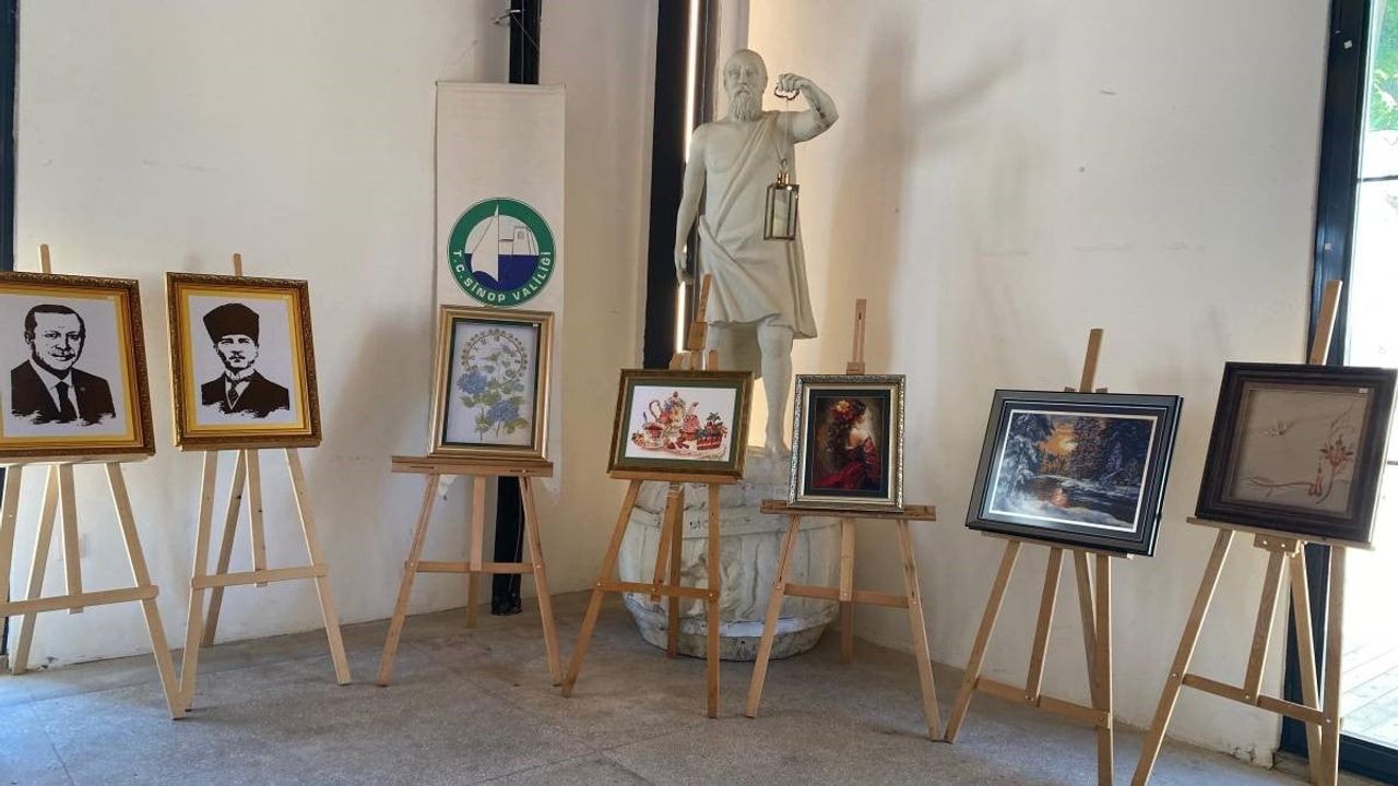 Sinop’ta ADEM ve SODAM giyim ile el sanatları kurslarının yıl sonu sergisi açıldı