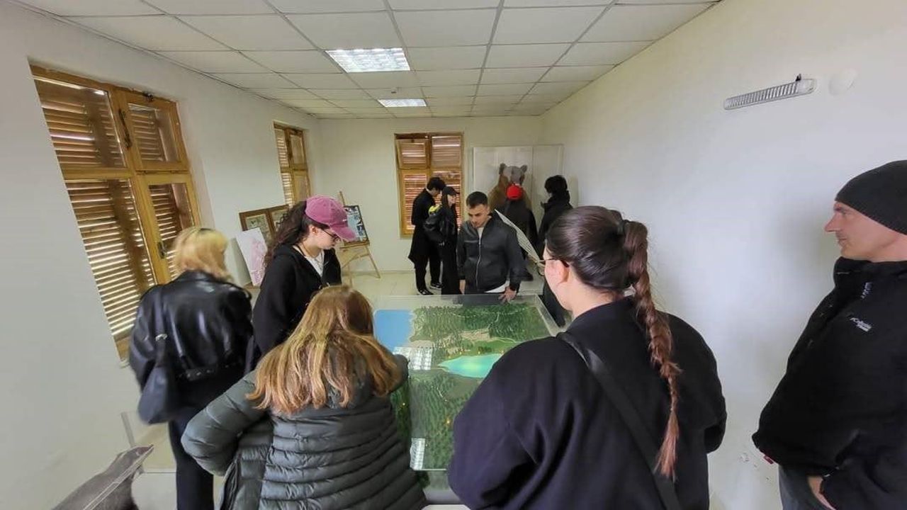 Sinop’ta kuşaklar Sarıkum’da buluştu: 3. Yaş Üniversitesi ve öğrenciler doğada kuş gözleminde buluştu