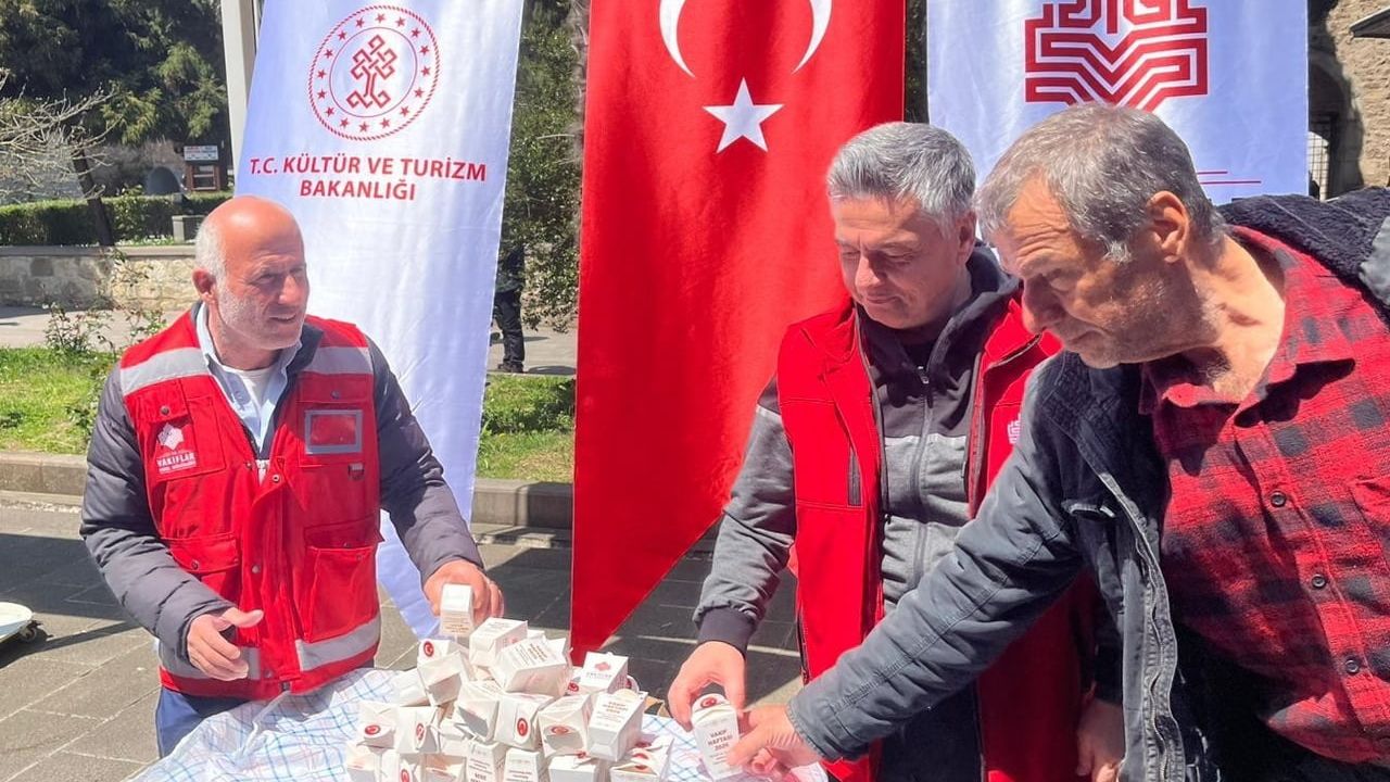 Sinop'ta Vakıf Haftası: Alaaddin Camii'nde Mevlit ve Lokum İkramı