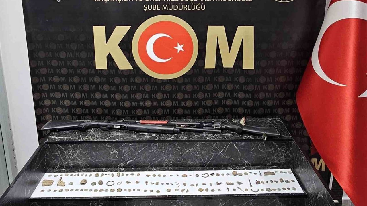 Şırnak’ın Silopi ilçesinde 180 tarihi eser ve kaçak kazı malzemesi ele geçirildi