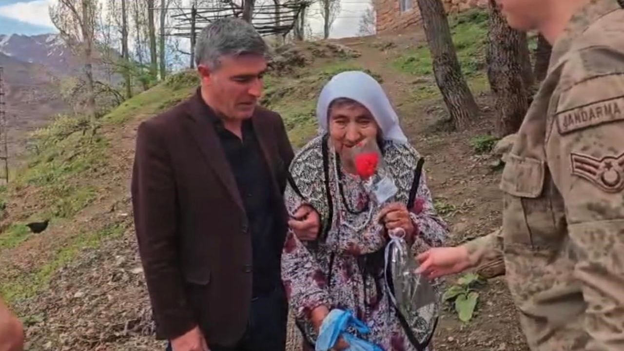 Şırnak'ta Mehmetçik şehit anneleriyle Anneler Günü'nde buluştu