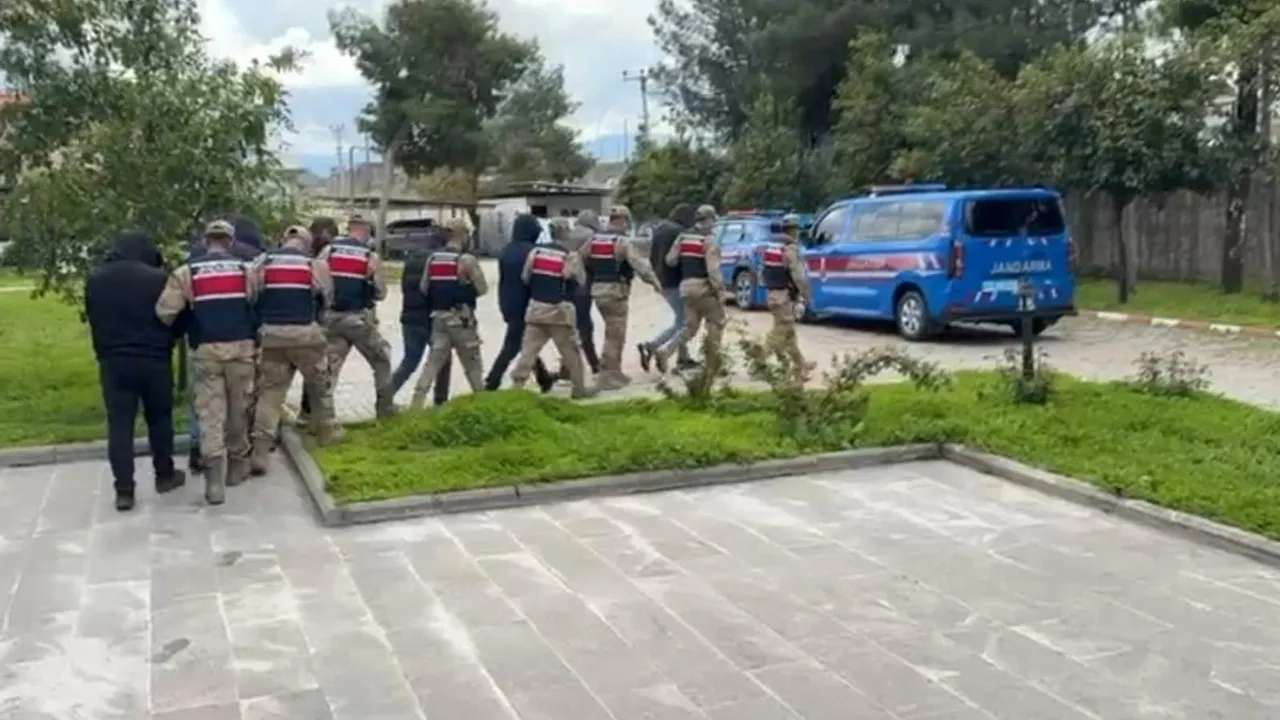 Şırnak Uludere'de jandarmadan eş zamanlı uyuşturucu operasyonu: 99 gözaltı