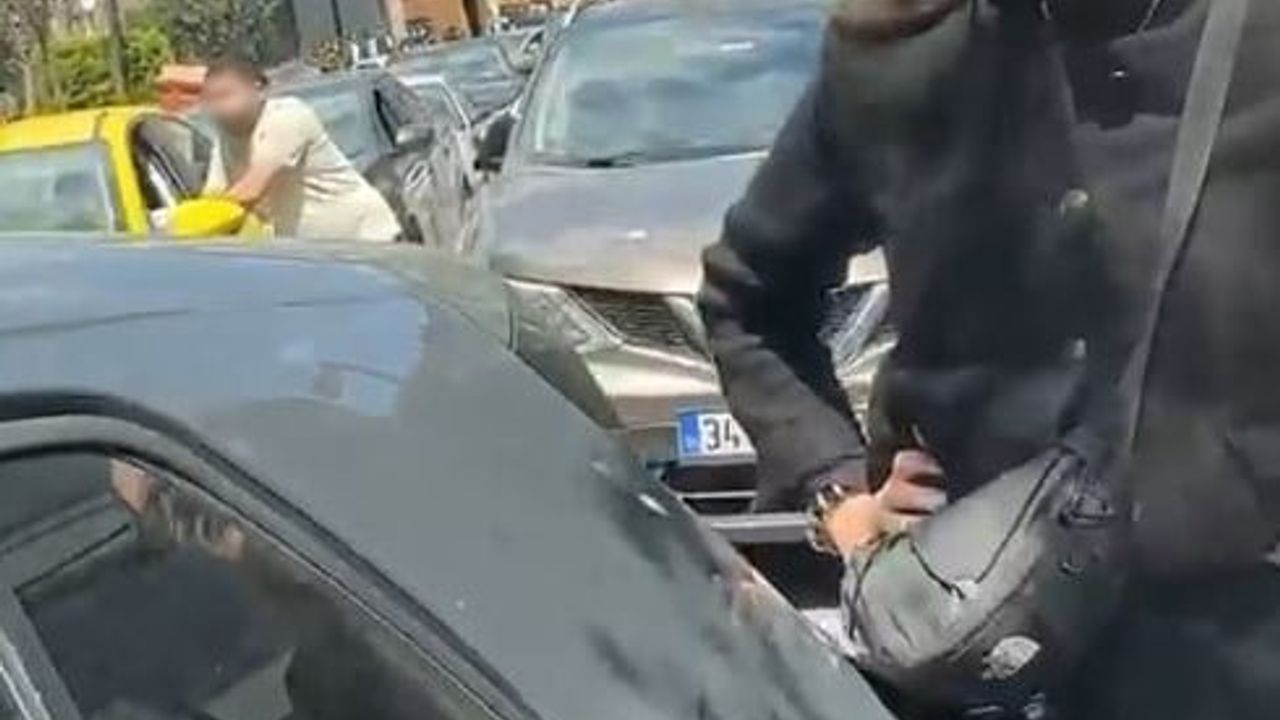 Şişli'de plaza önünde park yeri tartışması trafik akışını etkiledi