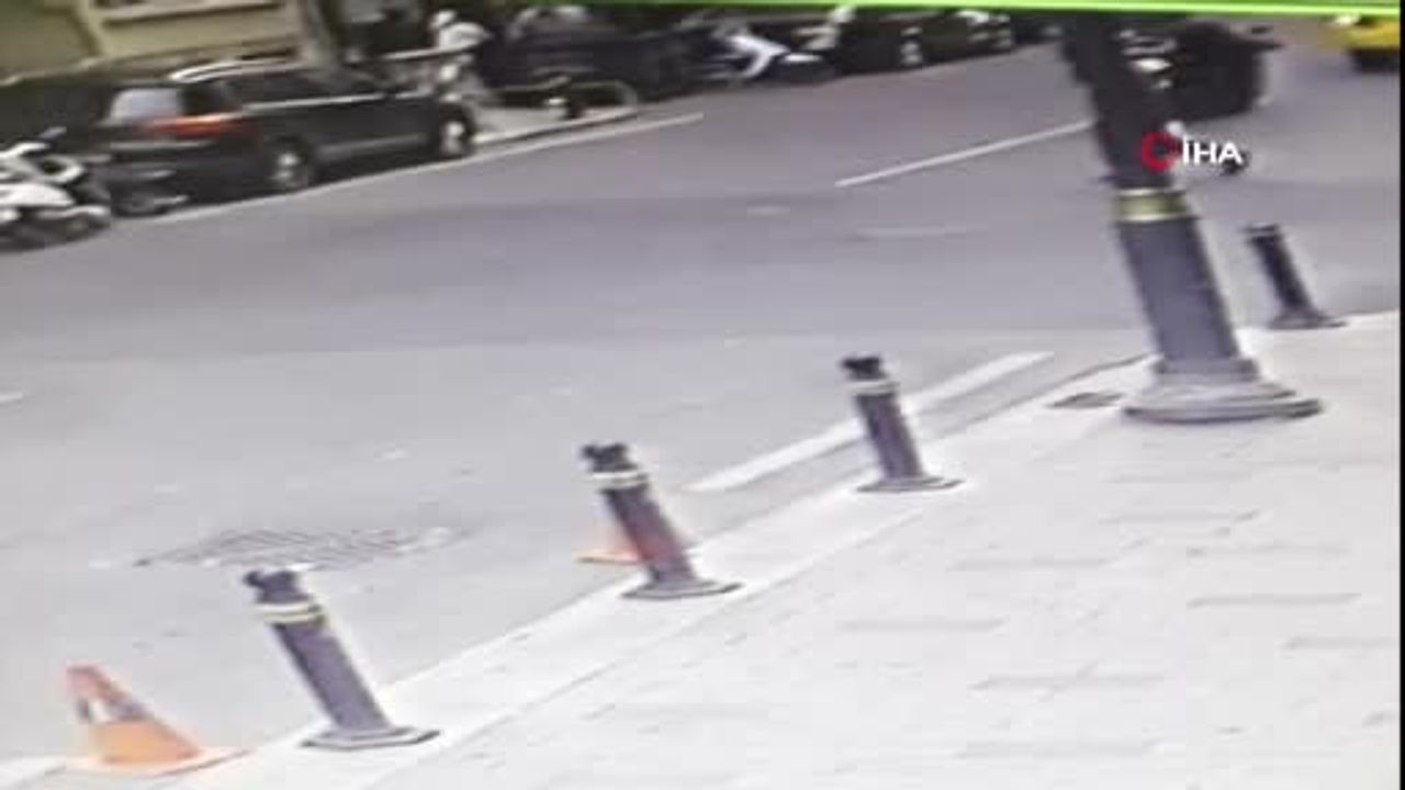 Şişli Kurtuluş Caddesi'nde motosikletin çarpması sonucu 2 kişi yaralandı