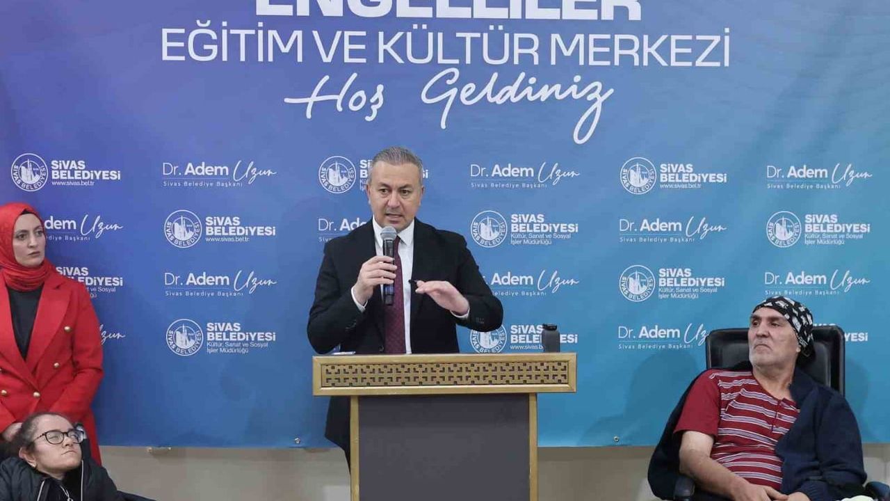 Sivas Belediyesi Engelliler Haftası'nda yeni engelsiz hizmet aracını tanıttı, 20 tekerlekli sandalye teslim edildi