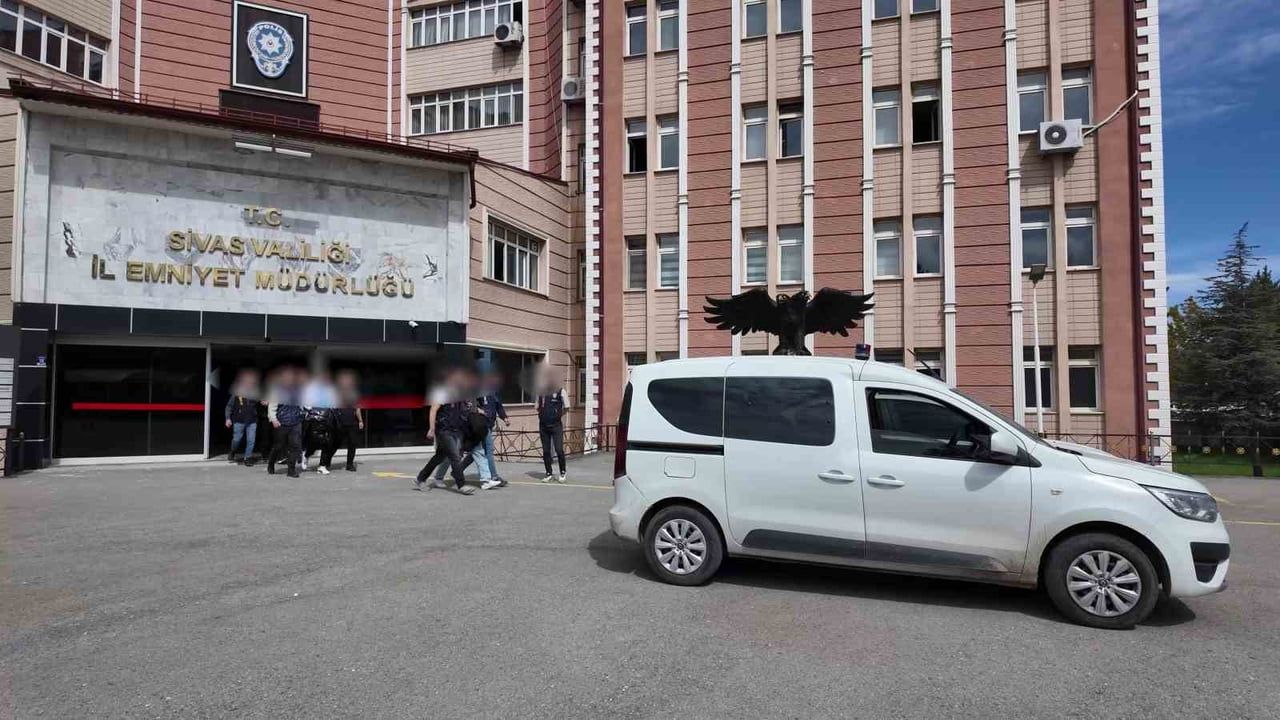Sivas merkezli üç ilde İBAN operasyonu: 4 kişi tutuklandı