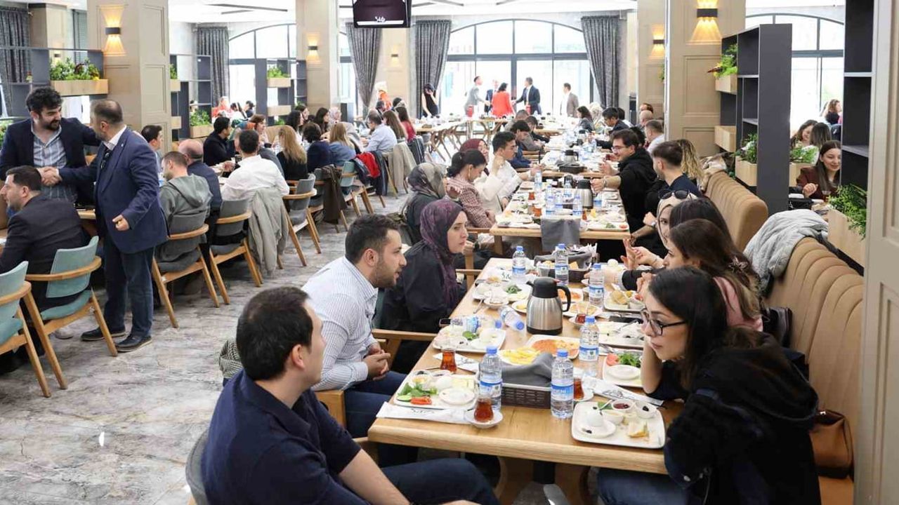 Sivas'ta Eczacılar 14 Mayıs Eczacılık Günü'nde Bir Araya Geldi