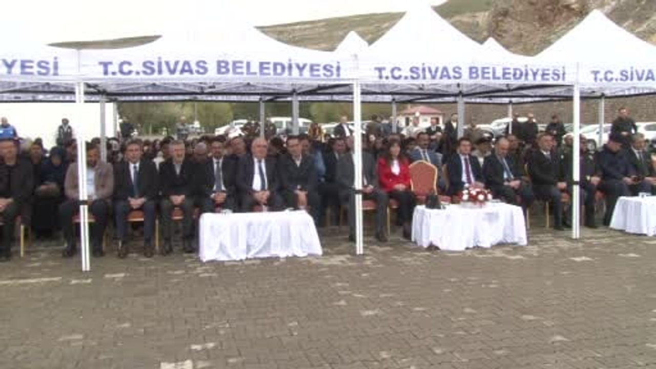 Sivas'ta Hıdırellez Paşabahçe Mesire Alanı'nda yağmur altında kutlandı