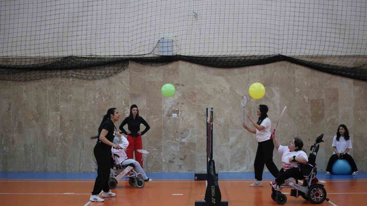 Sivas'ta özel gereksinimli bireyler spor etkinliğinde buluştu