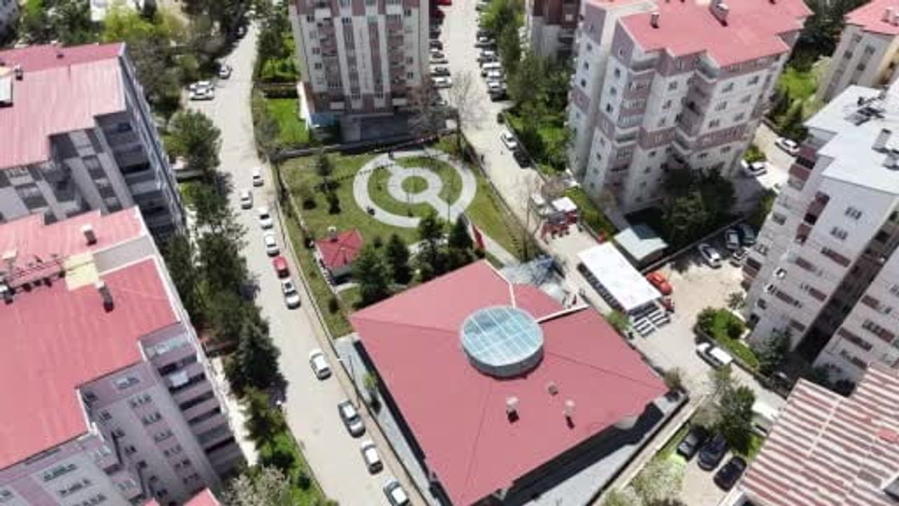 Sivas'ta yenilenen Yenişehir Hanımlar Kültür Merkezi 12 kursta 250 kursiyerle hizmete açıldı
