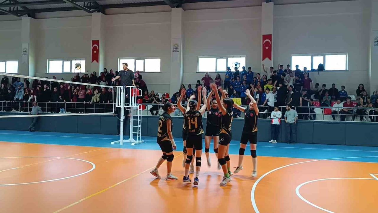 Siverek Spor Lisesi, Okullar Arası Kızlar Voleybol Turnuvası'nda Şampiyon
