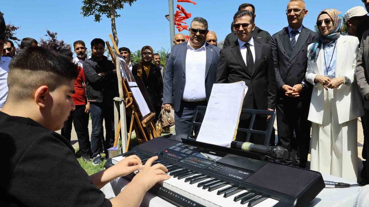 Siverek'te Engelliler Haftası'nda farkındalık yürüyüşü: Engelli bireylerin sorunlarına dikkat çekildi