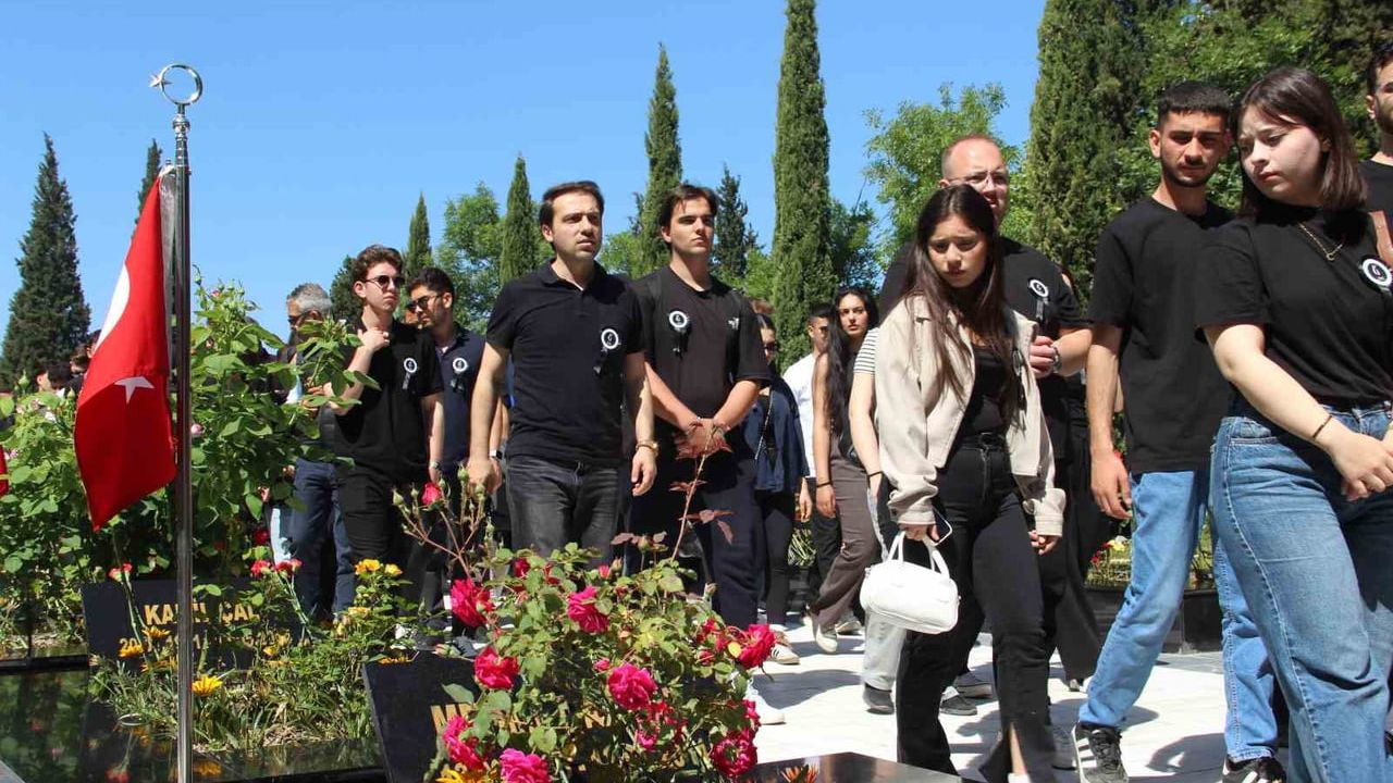 Soma maden faciasının 12. yılı: 301 şehit mezarları başında anıldı
