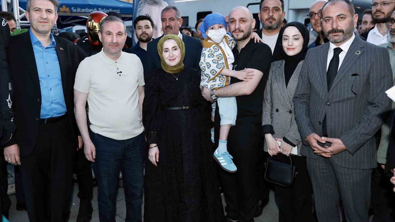Sultanbeyli'de 19 Mayıs'ta Kanseri Yenen Zeyd İçin Binlerce Balon Gökyüzüne Bırakıldı