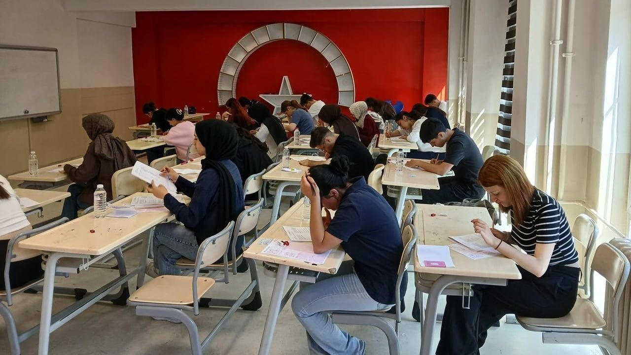 Sultangazi Belediyesi ve İlçe Milli Eğitim Müdürlüğü'nden LGS ve TYT Prova Sınavı