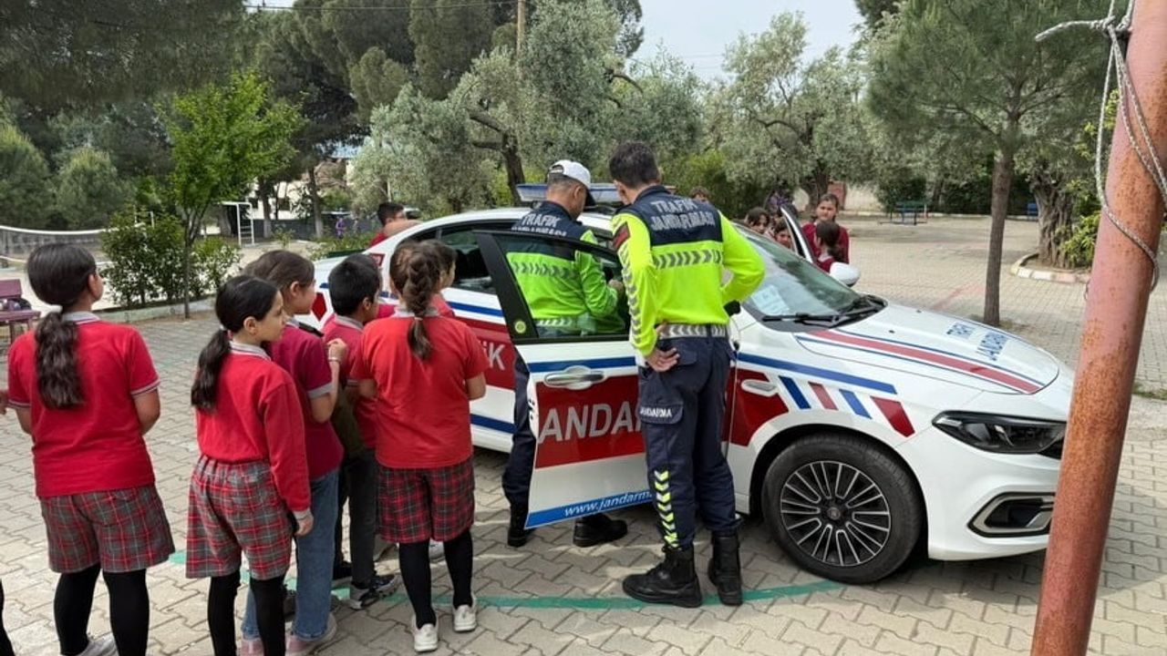 Sultanhisar'da Trafik Haftası: Salavatlı İlkokulu'nda Jandarma tarafından trafik eğitimi