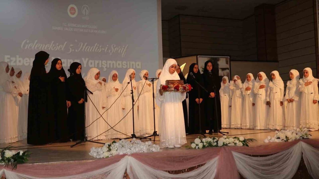 Sümbül Valide Sultan Kız Kur’an Kursu'nda 5. Hadis-i Şerif Metin ve Mana Yarışması gerçekleştirildi