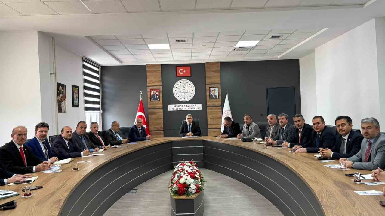 Sünnetci: Eğitimde başarı güçlü iş birliğiyle olur — Afyonkarahisar'da yıl sonu değerlendirmesi