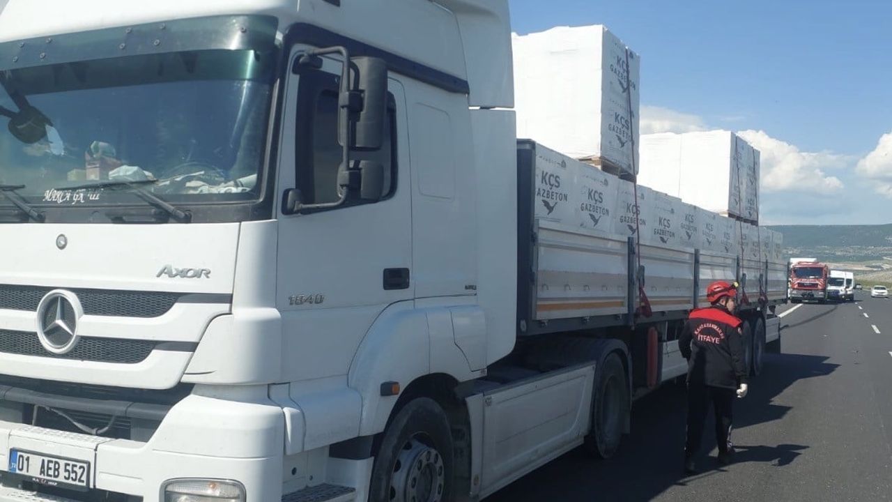 TAG Otoyolu Narlı gişelerinde yardıma duranlara arkadan tır çarptı: 1 ölü, 2 yaralı
