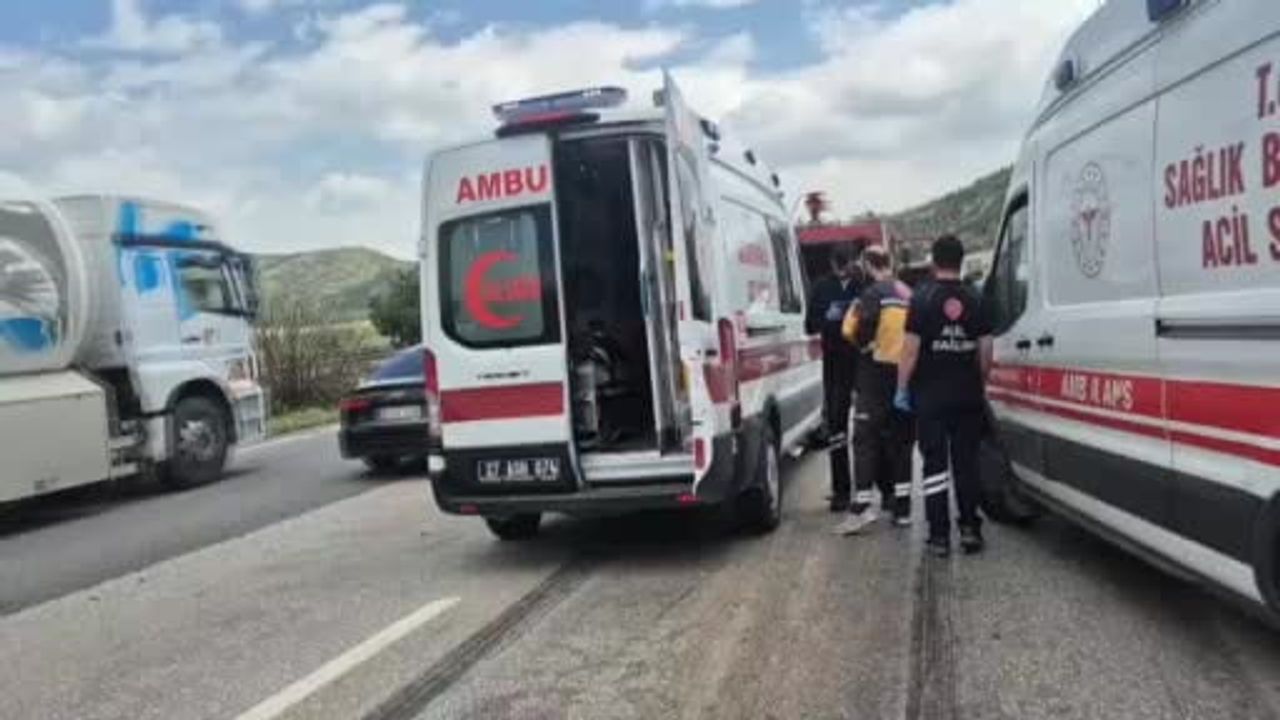TAG Otoyolu Nurdağı'nda Tırın Hafif Ticari Araca Arkadan Çarpması: 2 Ölü, 2 Yaralı