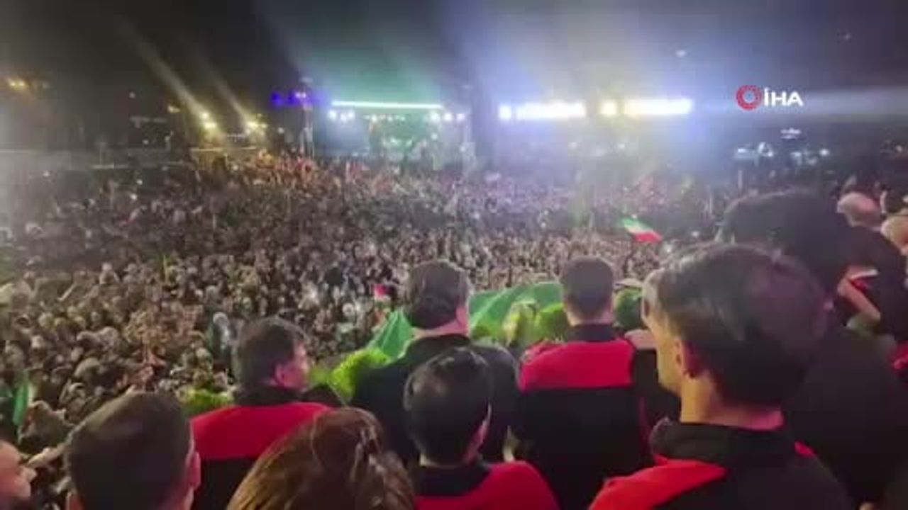 Tahran’da binlerce kişi İran Milli Futbol Takımı’nı 2026 Dünya Kupası öncesi uğurladı