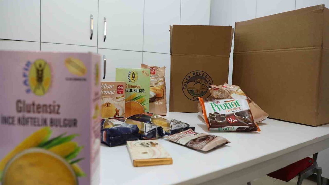 Talas Belediyesi 129 çölyak hastası aileye düzenli glutensiz gıda desteği