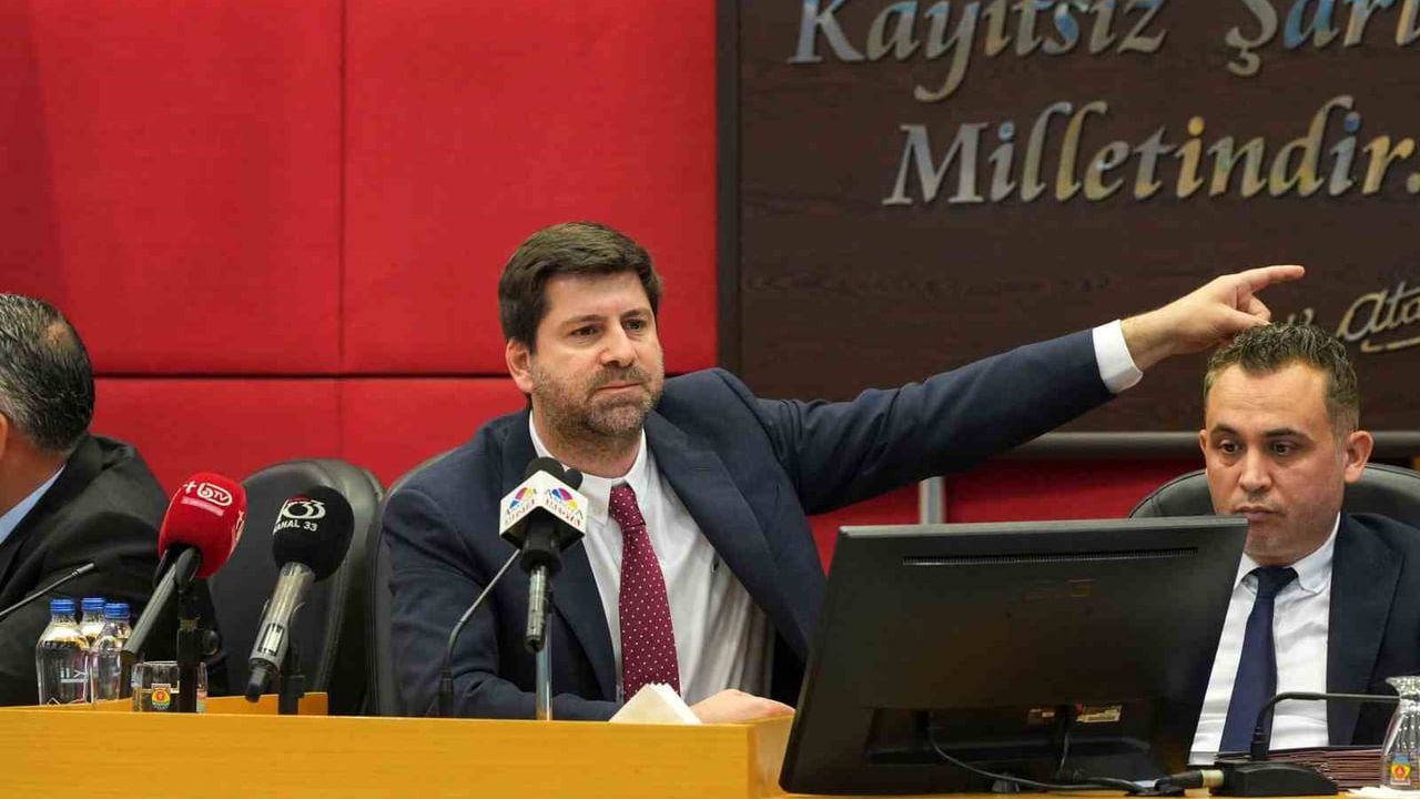 Tarsus Belediye Meclisi'nde yurt tahsisi, AB teknik heyeti ve araç alımları görüşüldü; Boltaç denetimleri vurguladı