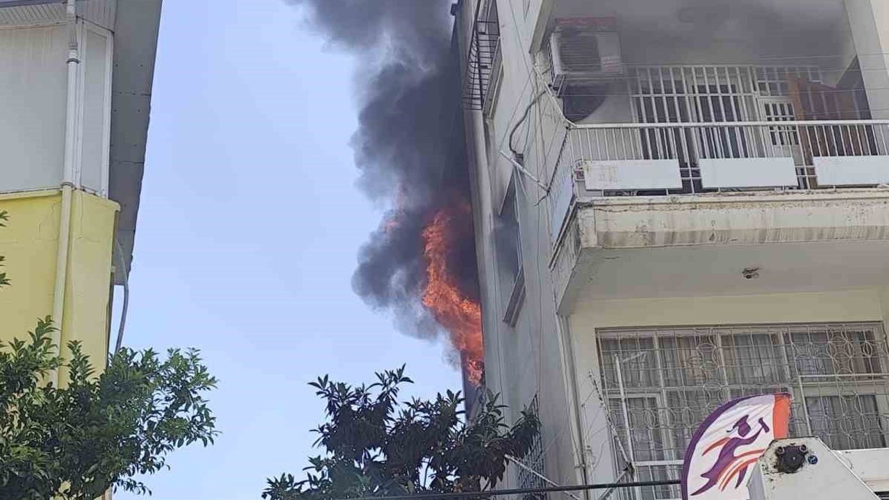 Tarsus’ta 3. kat dairesinde elektrik sobası patlaması sonucu yangın