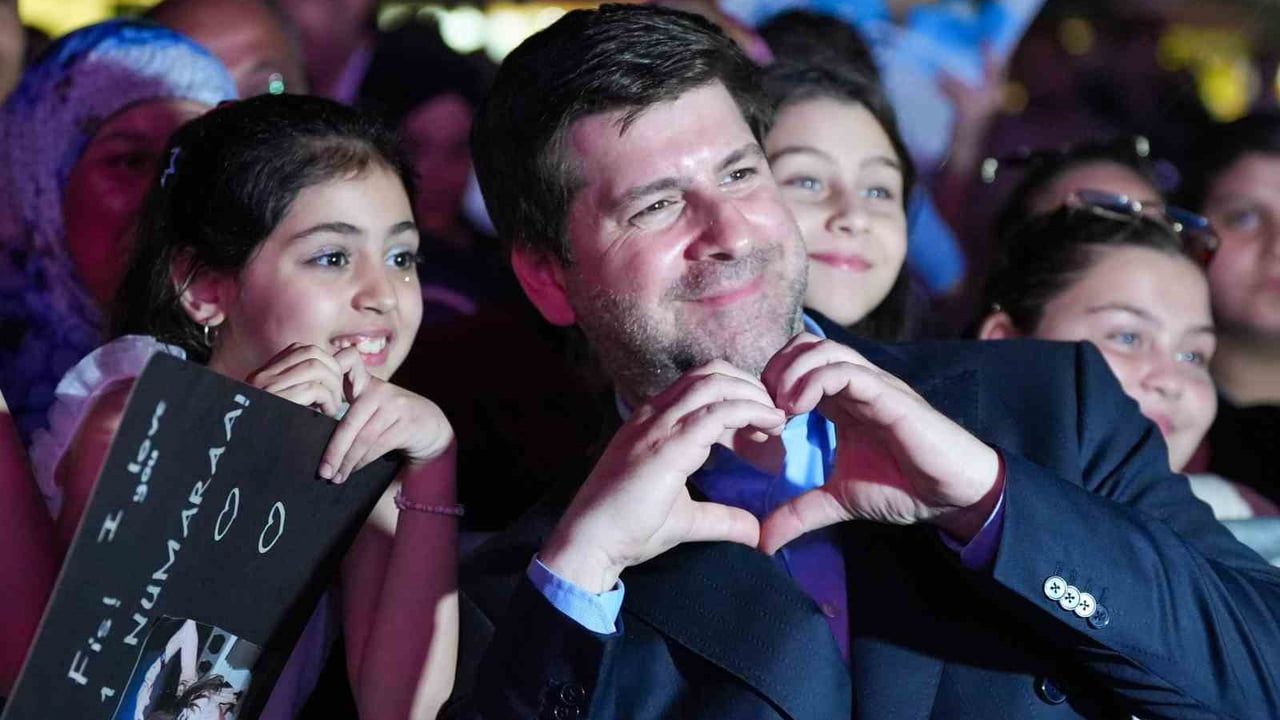 Tarsus'ta Çocuk ve Gençlik Festivali coşkuyla başladı: Melis Fis sahne aldı