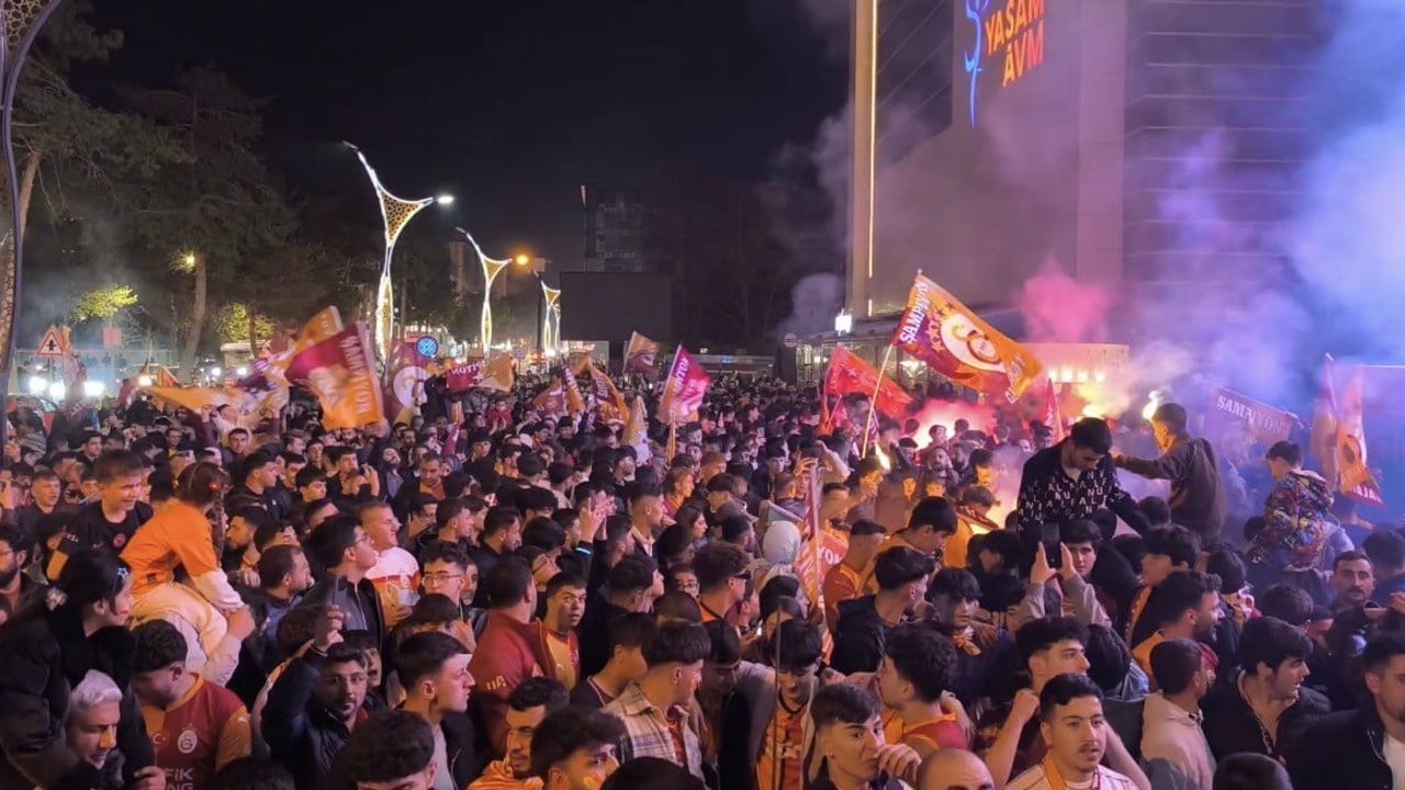 Tatvan'da Galatasaray şampiyonluğu taraftarların yoğun katılımıyla kutlandı