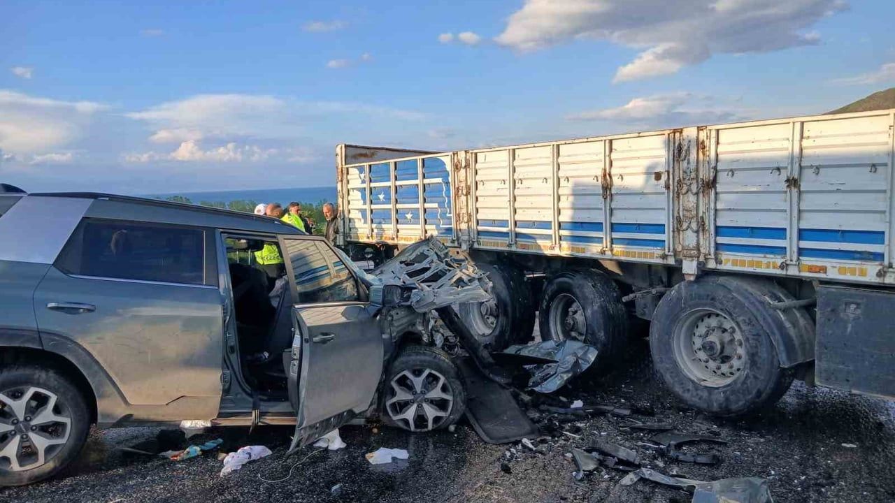 Tatvan–Van Karayolu'nda Çift Taraflı Kaza: 1'i Ağır, 6 Yaralı