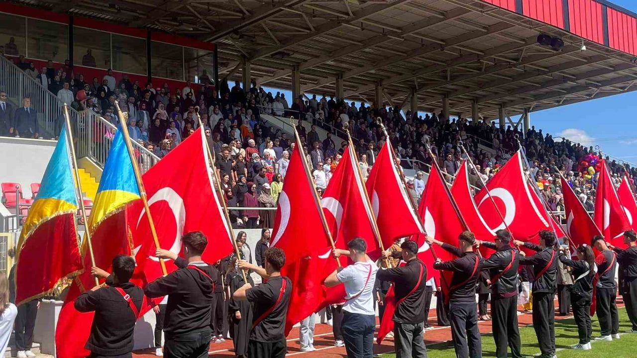 Tavşanlı’da 19 Mayıs Atatürk’ü Anma, Gençlik ve Spor Bayramı törenlerle kutlandı
