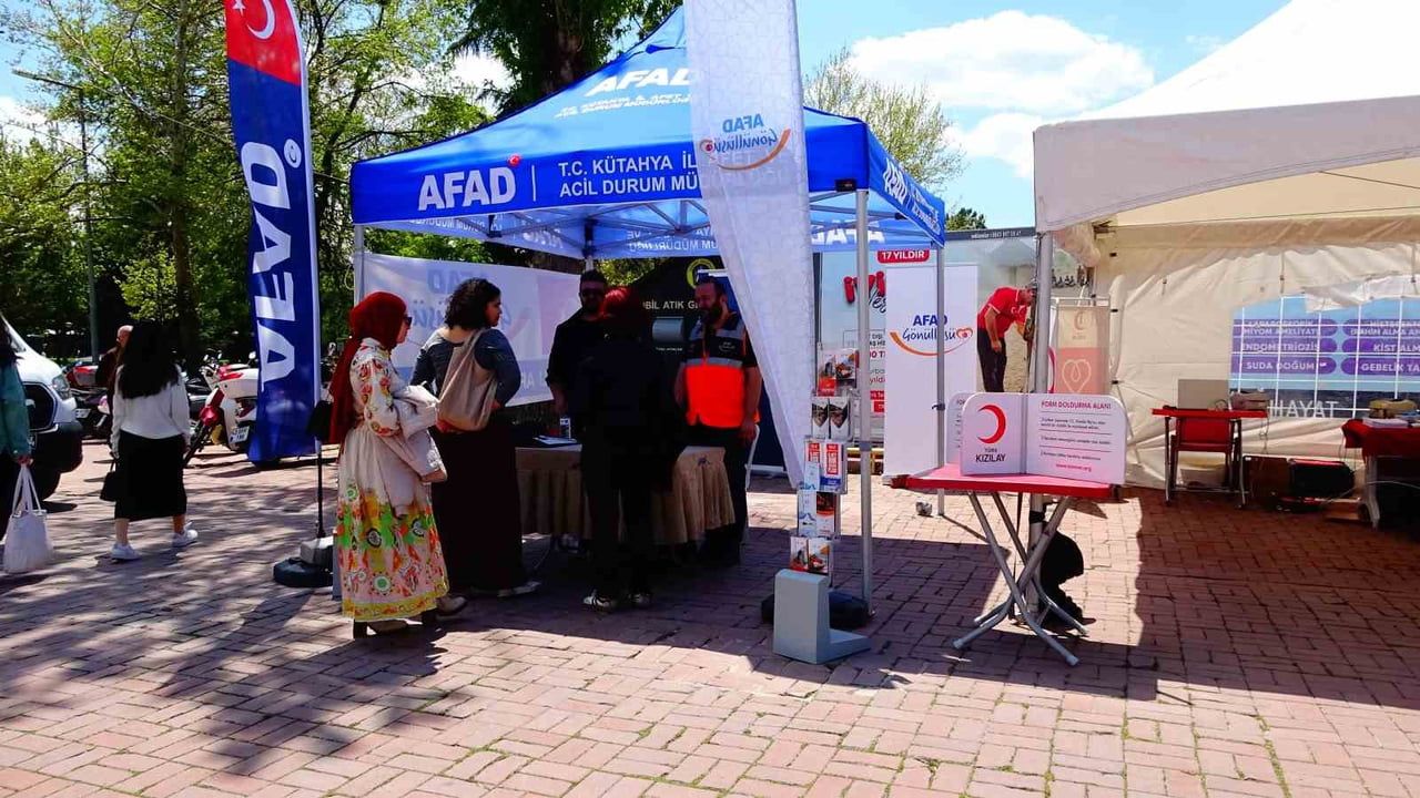 Tavşanlı'da AFAD ve Türk Kızılayı iş birliğiyle kan bağışı ve afet farkındalık etkinliği