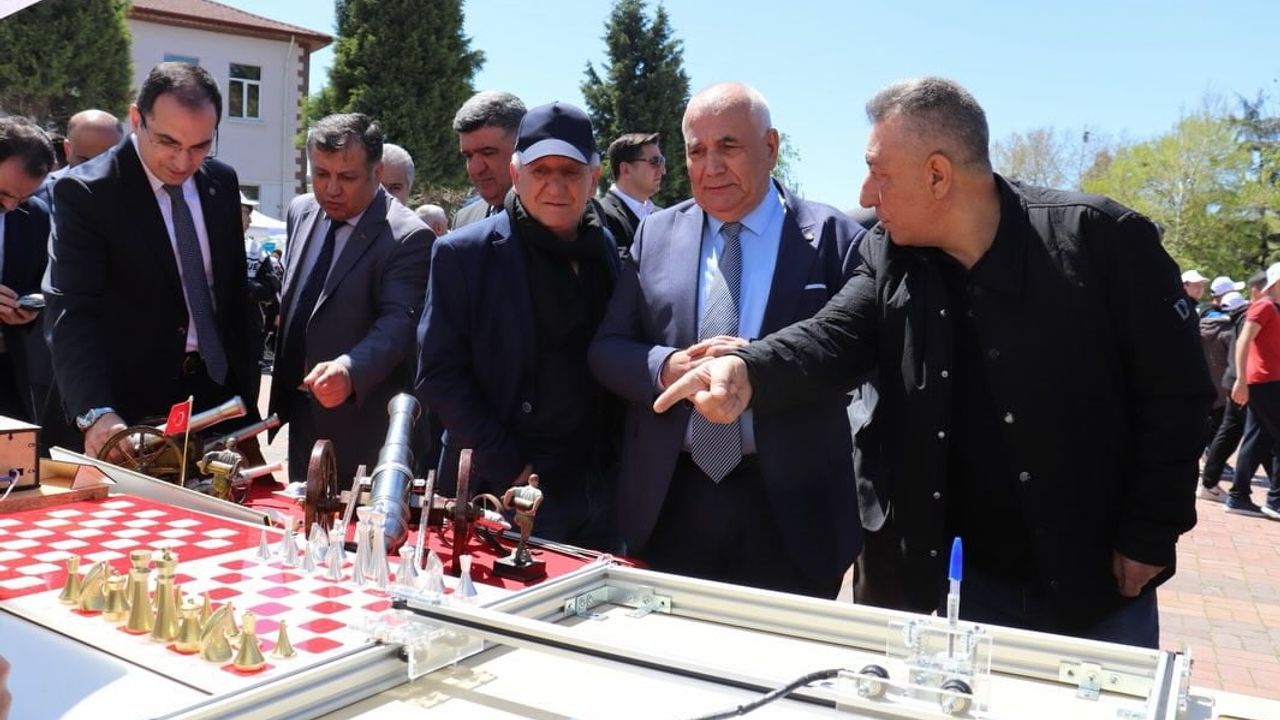 Tavşanlı'da Mesleki Tanıtım Fuarı: Öğrencilere Kariyer Rehberliği