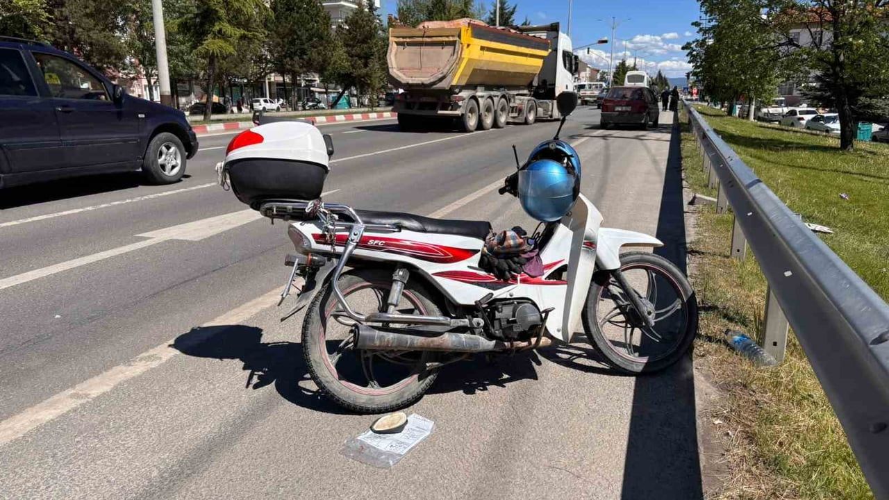 Tavşanlı’da otomobil motosiklete çarptı: 1 ağır yaralı