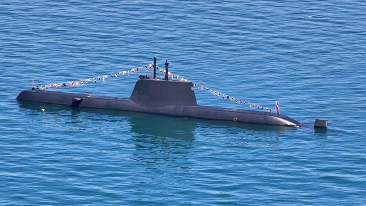TCG Anadolu ve denizaltı Bakırköy açıklarında: SAHA EXPO 2026 İstanbul’da