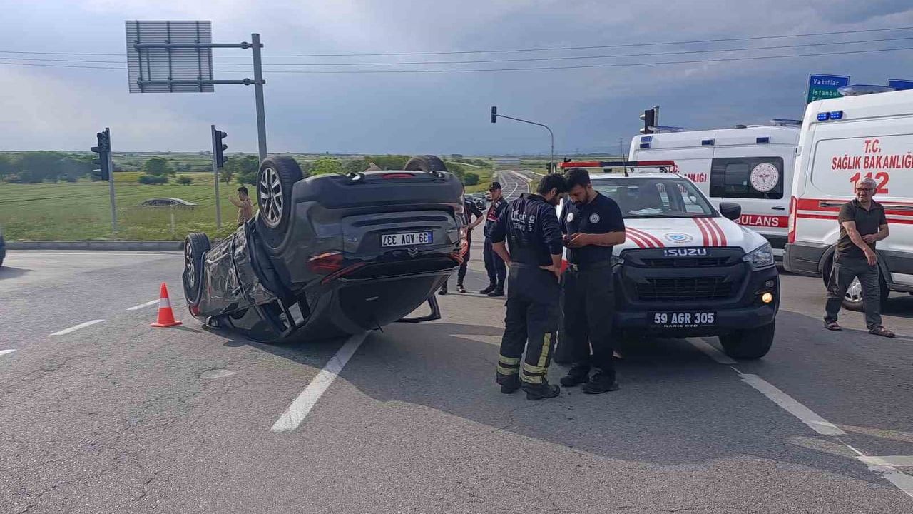 Tekirdağ'da Çukuryurt Kavşağı'nda otomobil ile kamyonet çarpıştı: 1 yaralı