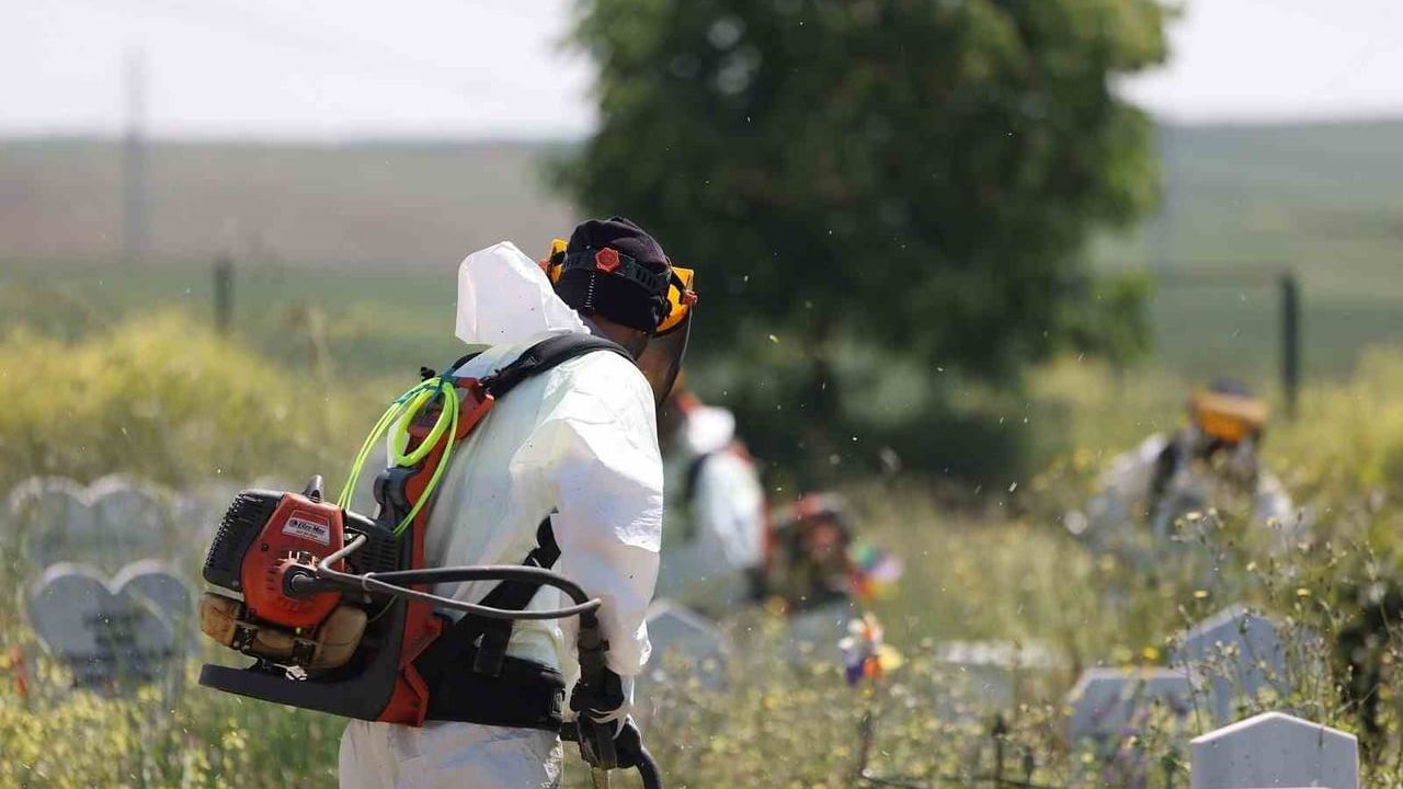 Tekirdağ'da mezarlıklarda bayram hazırlığı: 373 mahallede 560 mezarlıkta bakım ve temizlik