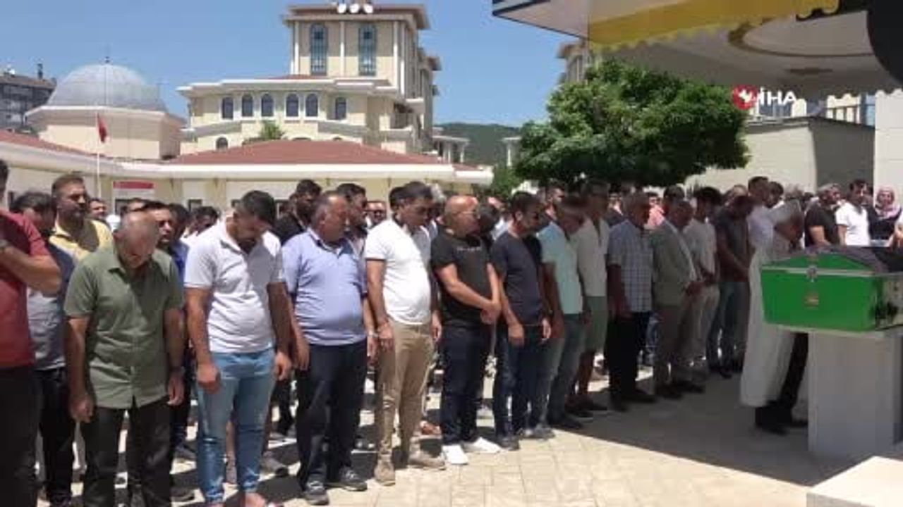 TEM Otoyolu'nda yakıtı biten araca çarpan tır sürücüsüne 6 yıl 8 ay hapis cezası